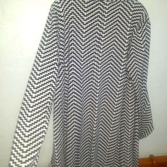 Black and White hankerchife Cardigan - Picture 4 of 4